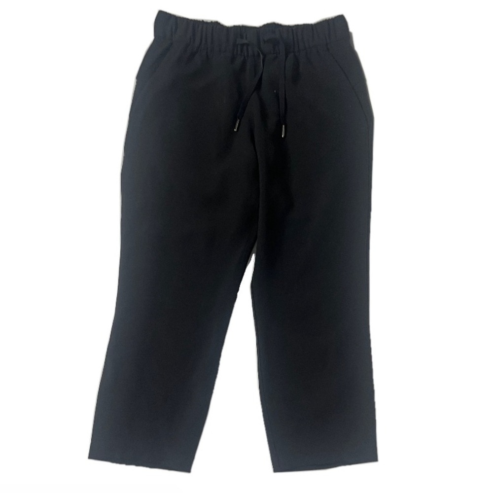 Lulu lemon black Capri Pants Size 6